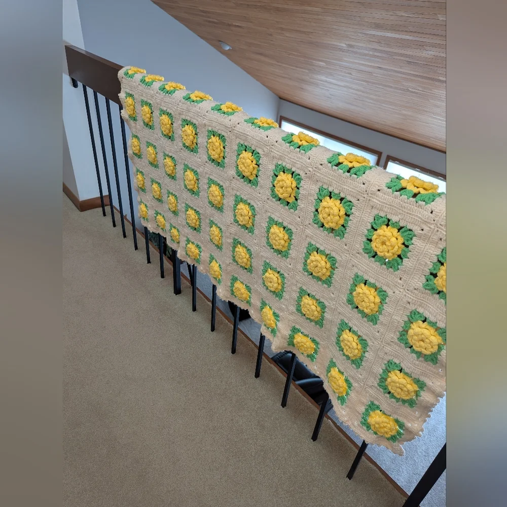 Vintage Handmade Blanket, Yellow Crochet Daffodil Granny Square Blanket, Throw - Picture 11 of 12